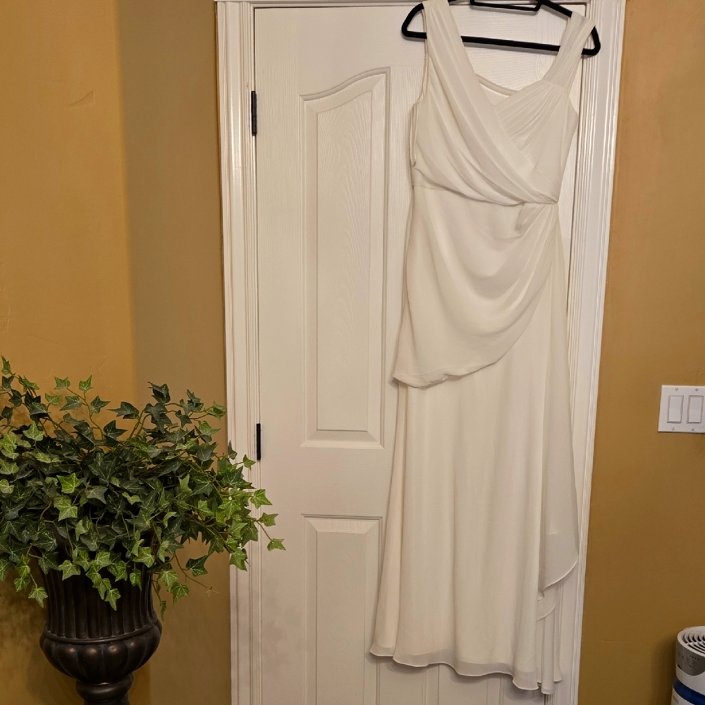 Elegant White Draped Women's Dress